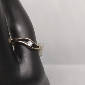 ✨ Elegant Gold-Tone Ring with Glass Center Stone | Size L | Timeless Statement